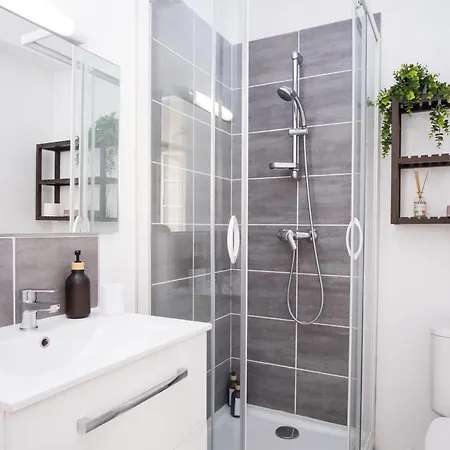 Hyper Centre, Phenix-sils アパート *