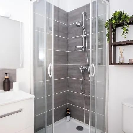 Hyper Centre, Phenix-sils アパート